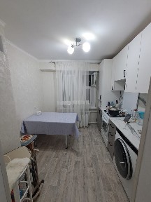 Район 8 школа. 3 ком квартира з-этаж.