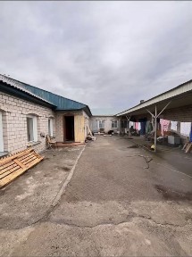 Продам дом восемь комнат, дачный район.