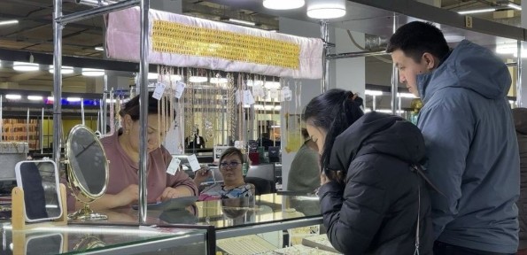Продам точку место в золотом ряду Керемет торговый центр