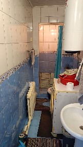 Продам 2х комнатный квартиру с отопление