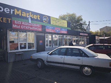В центре микрорайона на первой линии