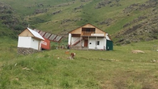 Крестьянское хозяйство с домом, сараем и др. хозпостройками