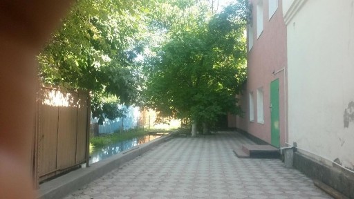 Продаётся двух этажное комерческое здание под любой бизнес в центре.