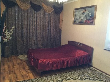 Сдаю 1кв посуточно в 12мкр 15 дом