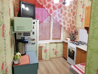 Посуточно 1,5 ком. кв в центре города 11 микр. Wi-Fi.Чистая!