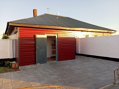 Продам действующий магазин с домом