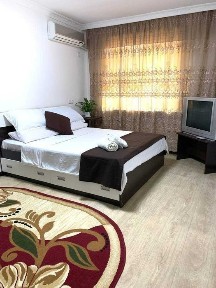 По часам, До 17-00 часов действует скидка 3 часа + 1 час в подарок.