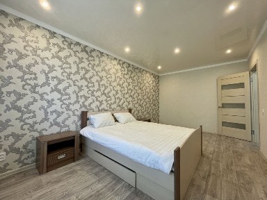 Абая 35 квартира в центре на любой срок с белым постельным. 2 этаж